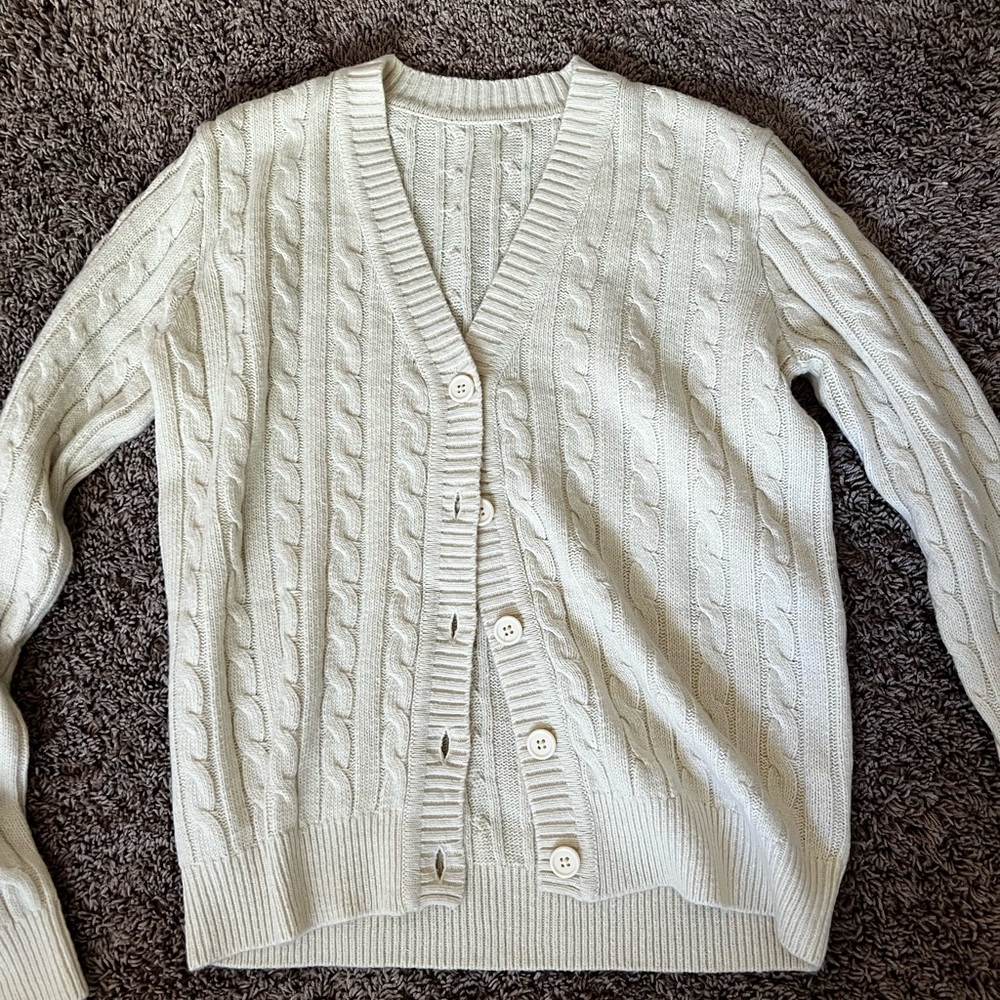 🤍 Brandy Melville sweater